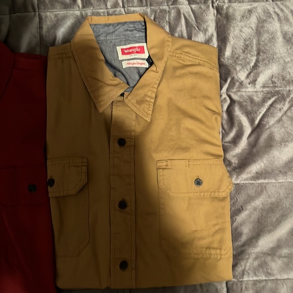 Wrangler men’s button up short sleeve shirts (pair) - Picture 3 of 5